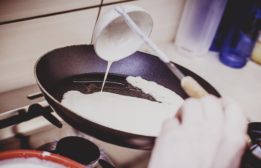 Cuisiner avec une poêle à induction